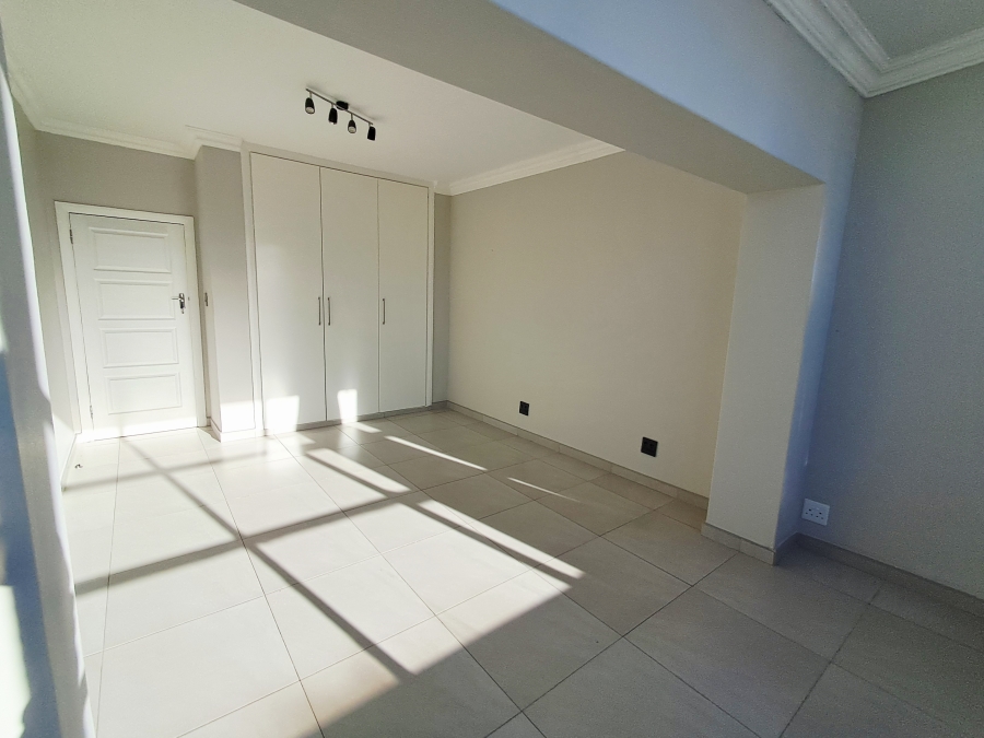 To Let 1 Bedroom Property for Rent in Sea Point Western Cape